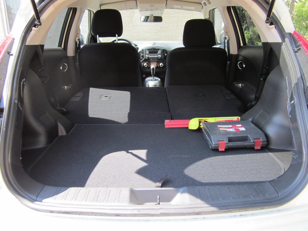 Багажник Nissan Juke с разложенными сиденьями