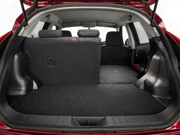 Багажник Nissan Juke с разложенным одним сиденьем
