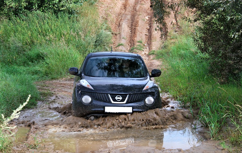 Nissan Juke в грязи